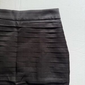 H+M | Women's 4, Black‎ Pleated Pencil Skirt